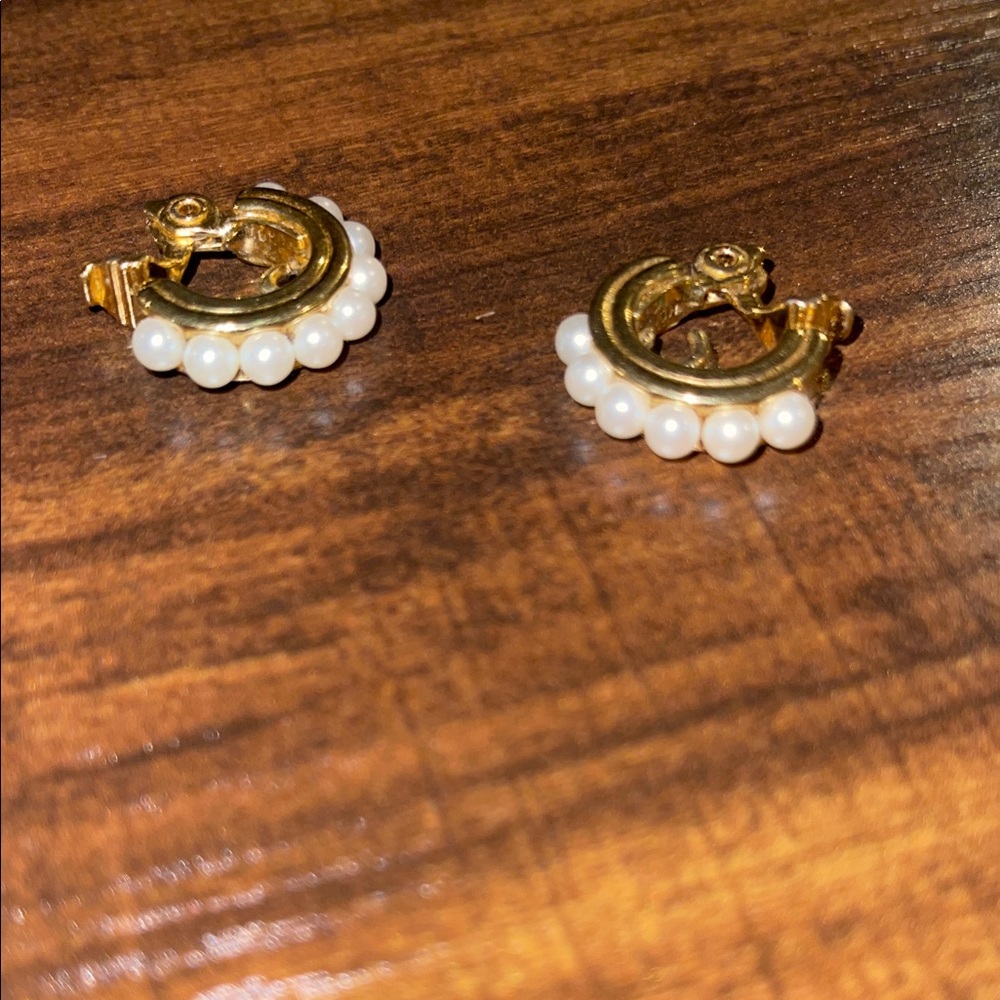 Elegant Gold and Pearl Hoop Earrings